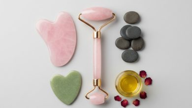 Масаж обличчя вдома: покроковий гайд із використання скребка гуаша та ролерів